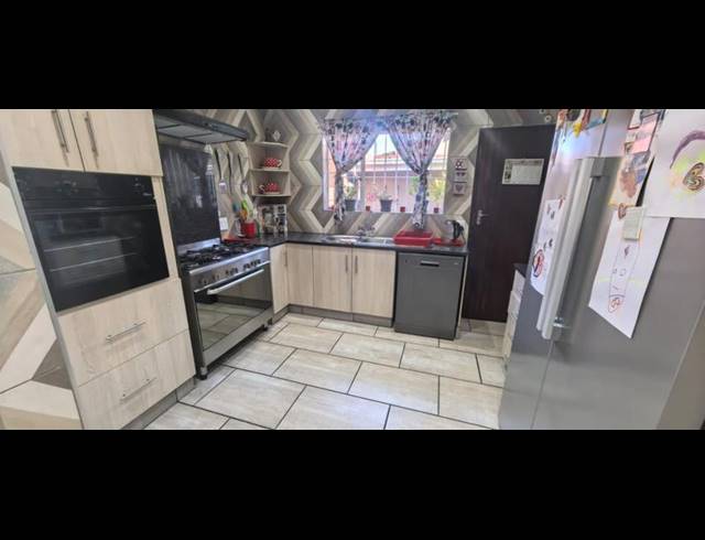 4 BEDROOM HOUSE FOR SALE IN WITPOORTJIE